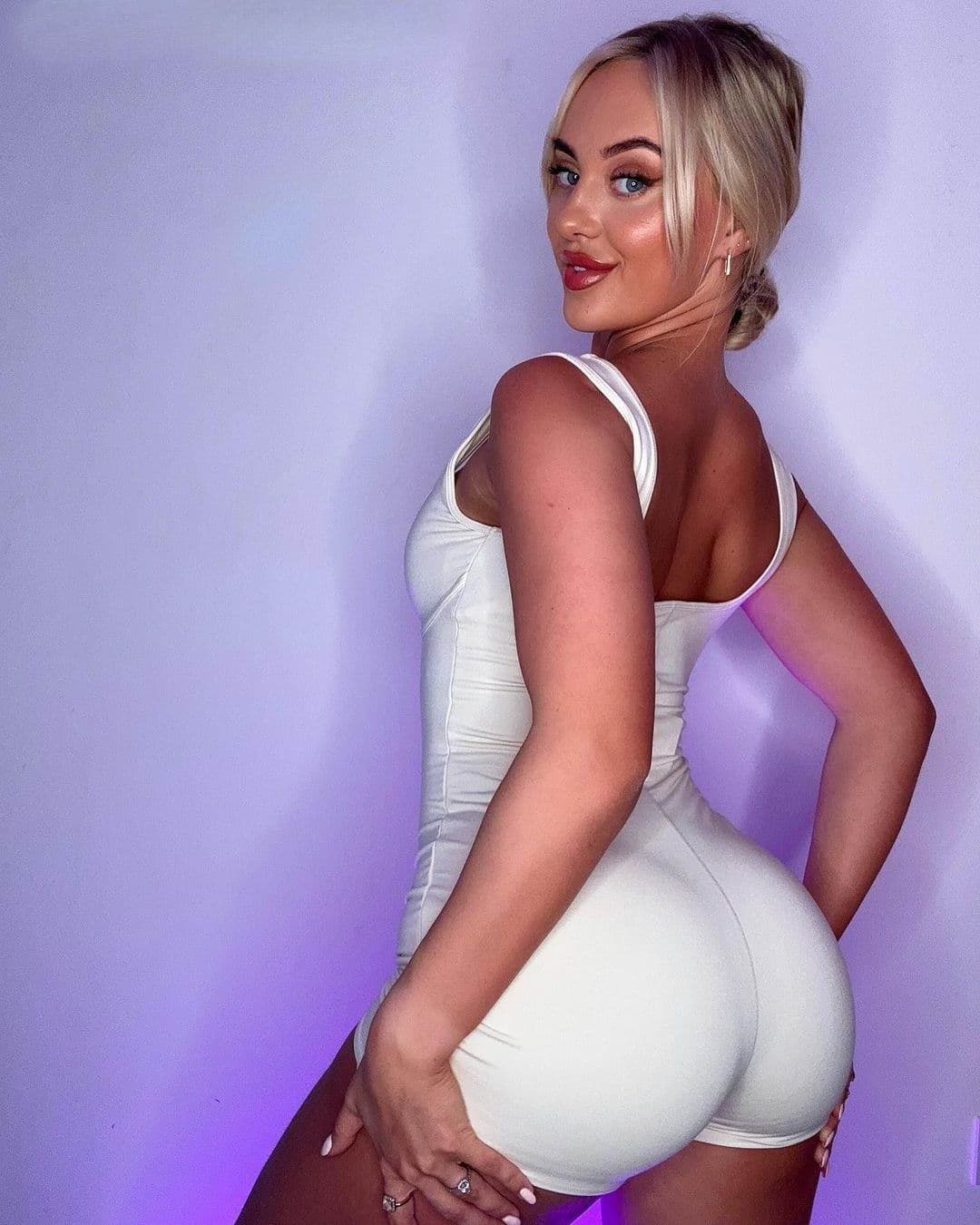 Raya, 23, escort in Moscow — blonde hair, 171 cm (photo 3 of 10)