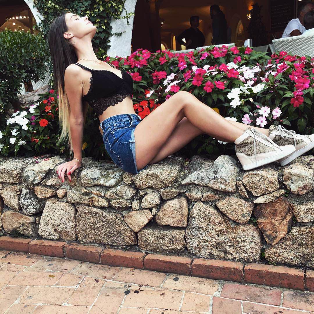 Halina, 20, escort in Moscow — black hair, 175 cm (photo 1 of 10)