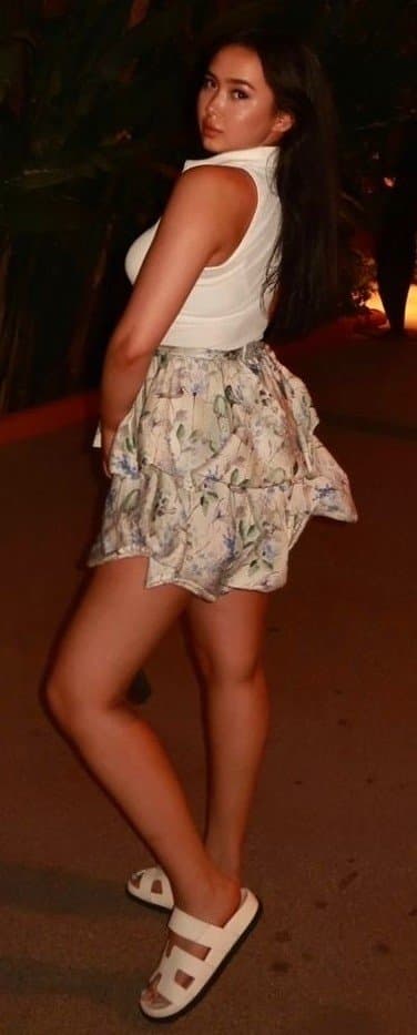 Laura, 20, escort in Astana — brown hair, Kazakh (photo 4 of 9)
