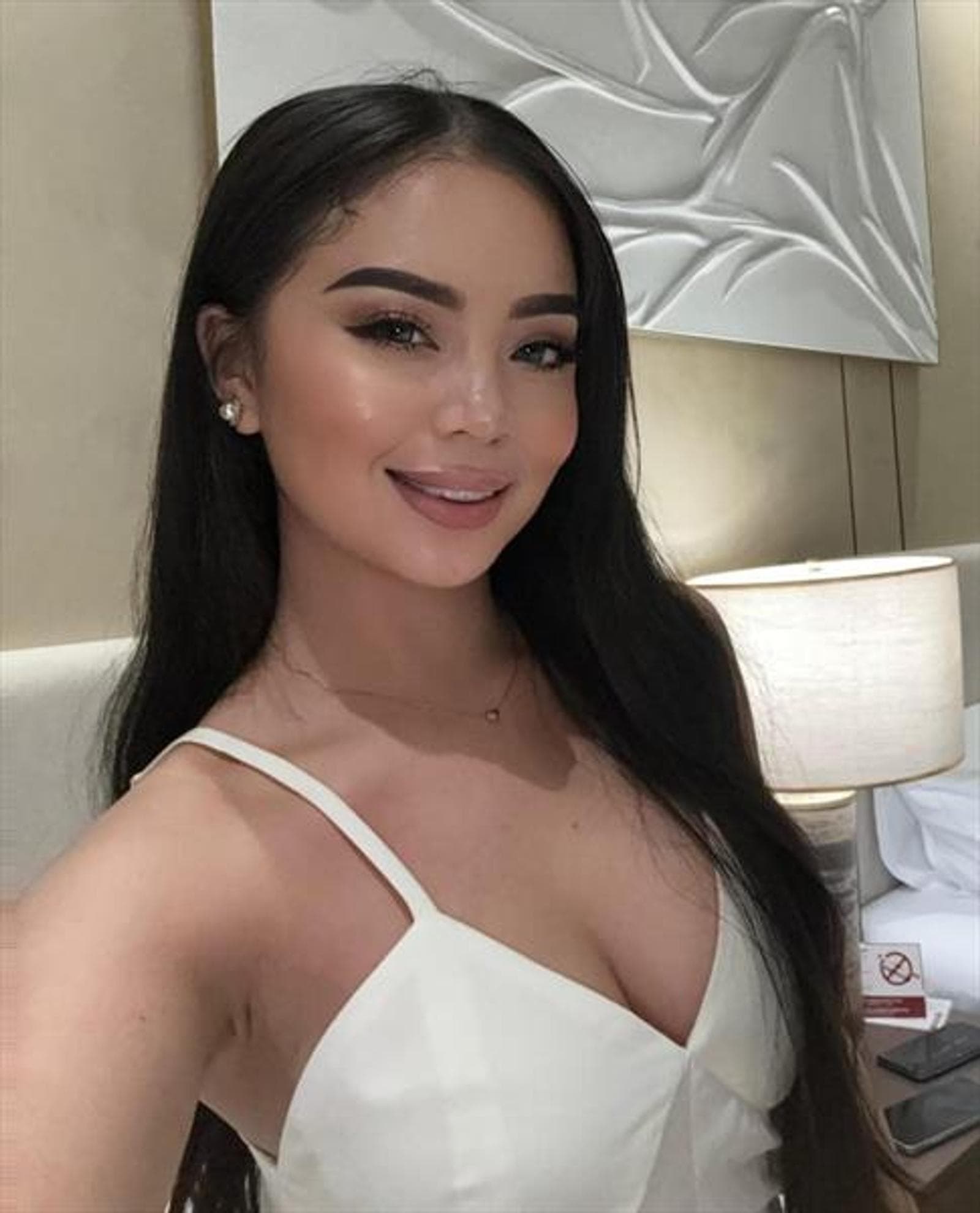 Yoko, 25, escort in Hong Kong — black hair, 162 cm (photo 3 of 3)