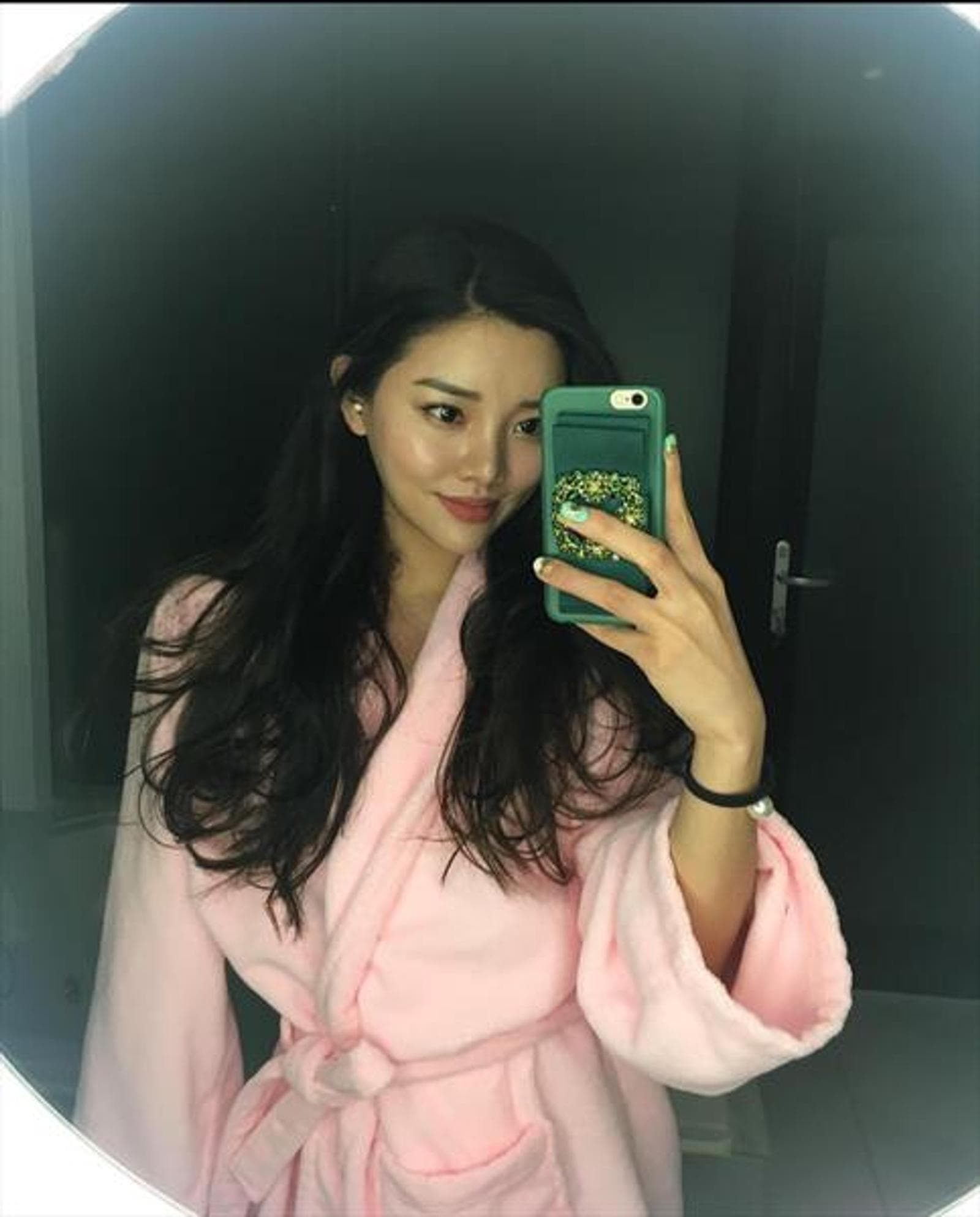 Koko, 28, escort in Hong Kong — brown hair, 164 cm (photo 5 of 5)
