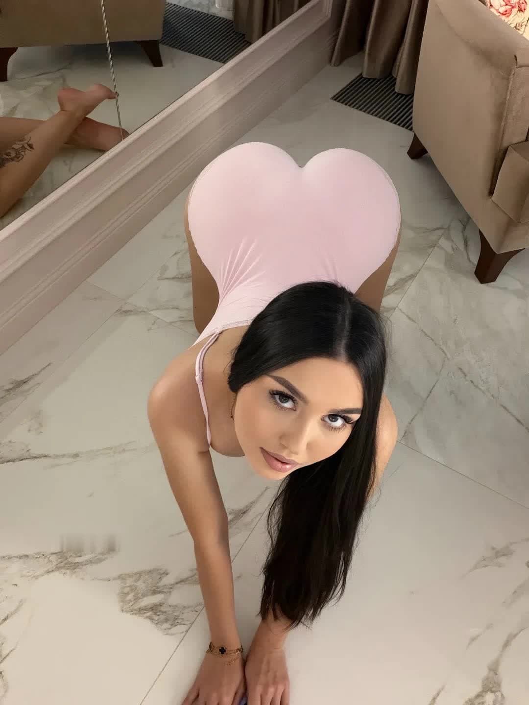 Trinity, 22, escort in Dubai (photo 1 of 9)