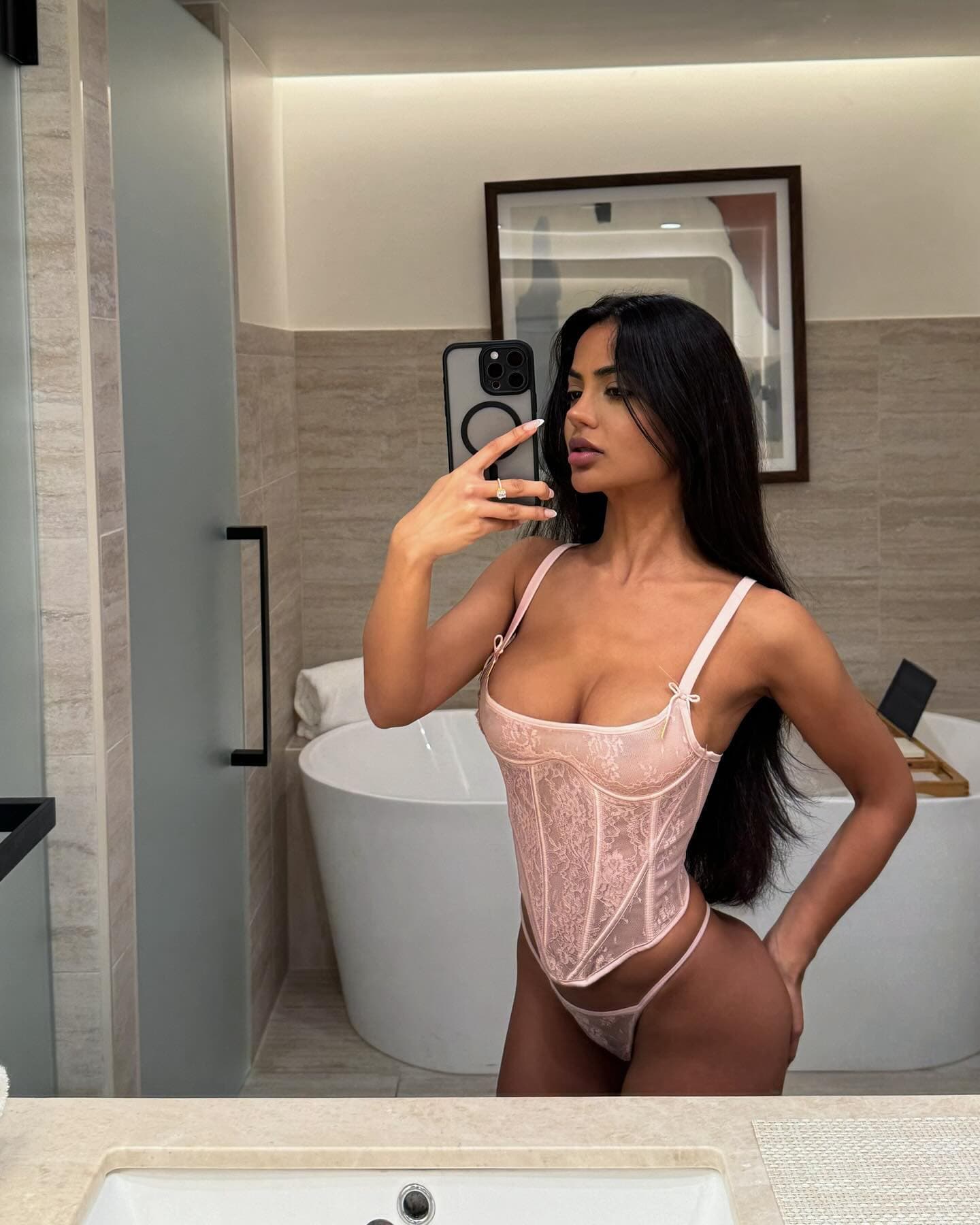 Tuva, 23, escort in Dubai (photo 6 of 10)