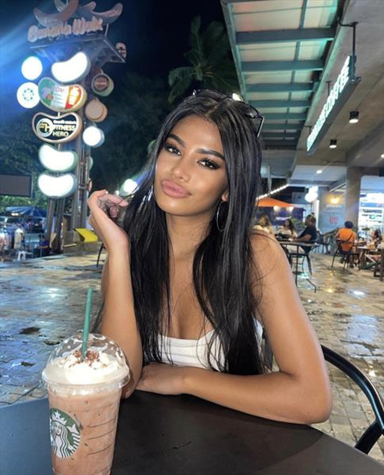 Jihyo, 27, escort in Hong Kong — black hair, 167 cm (photo 1 of 5)