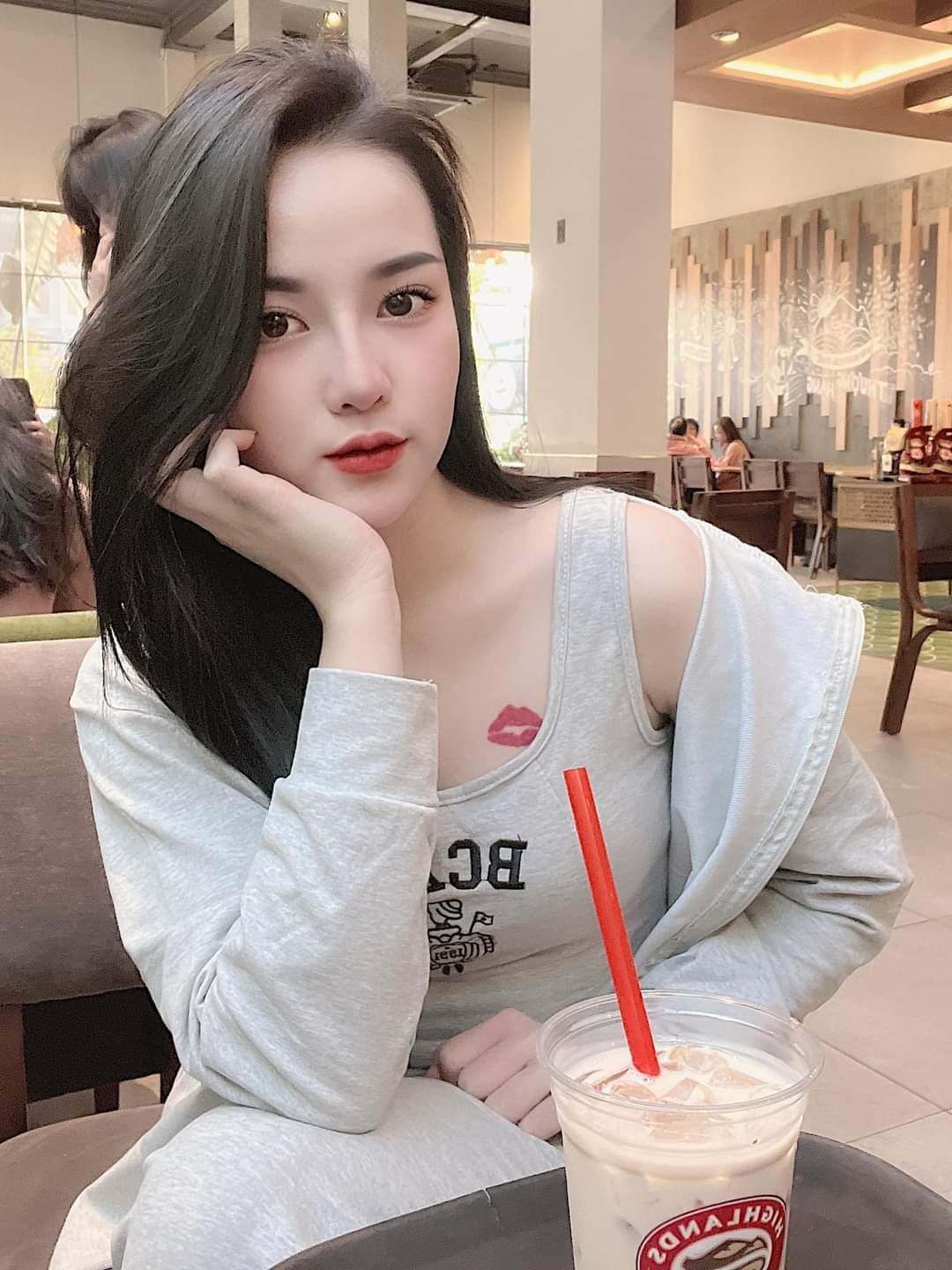 Pim, 26, escort in Dubai — Vietnamese (photo 1 of 6)