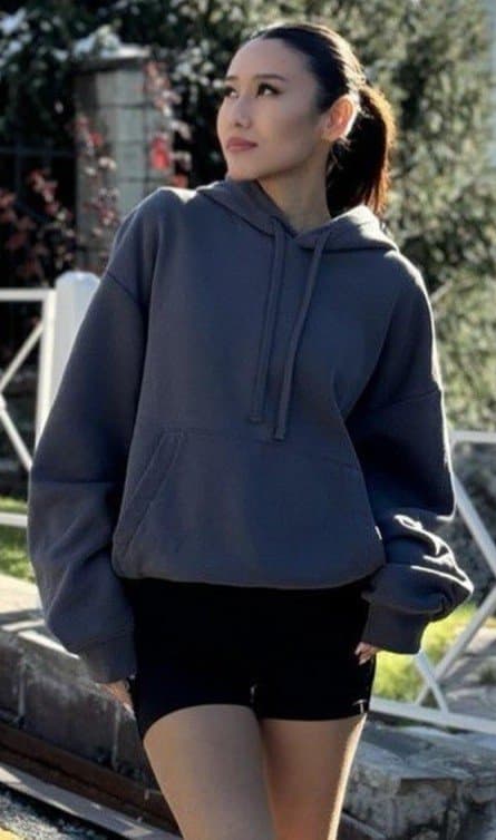 Aruna, 24, escort in Astana — brown hair, Kazakh (photo 7 of 9)
