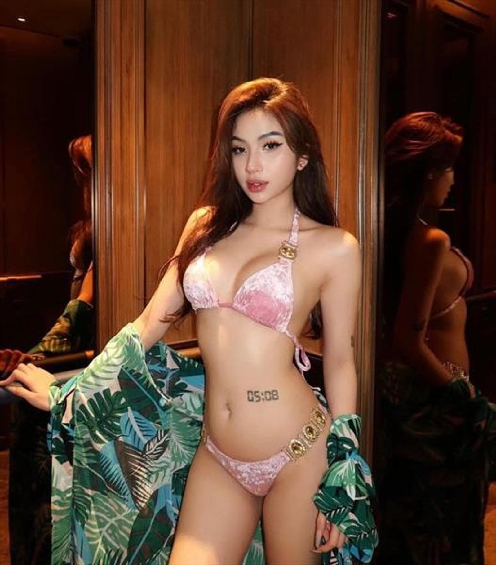Kumiko, 24, escort in Hong Kong — black hair, 167 cm (photo 3 of 5)
