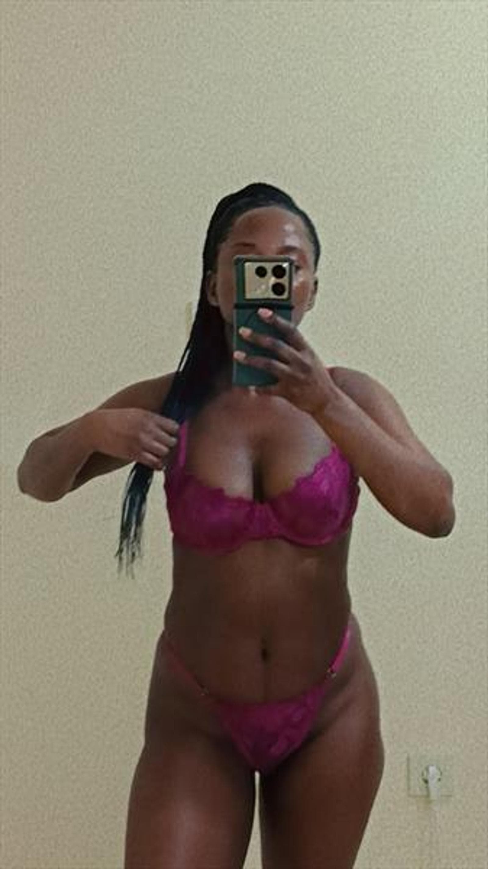 Catriona, 21, escort in Hong Kong — black hair, 156 cm (photo)