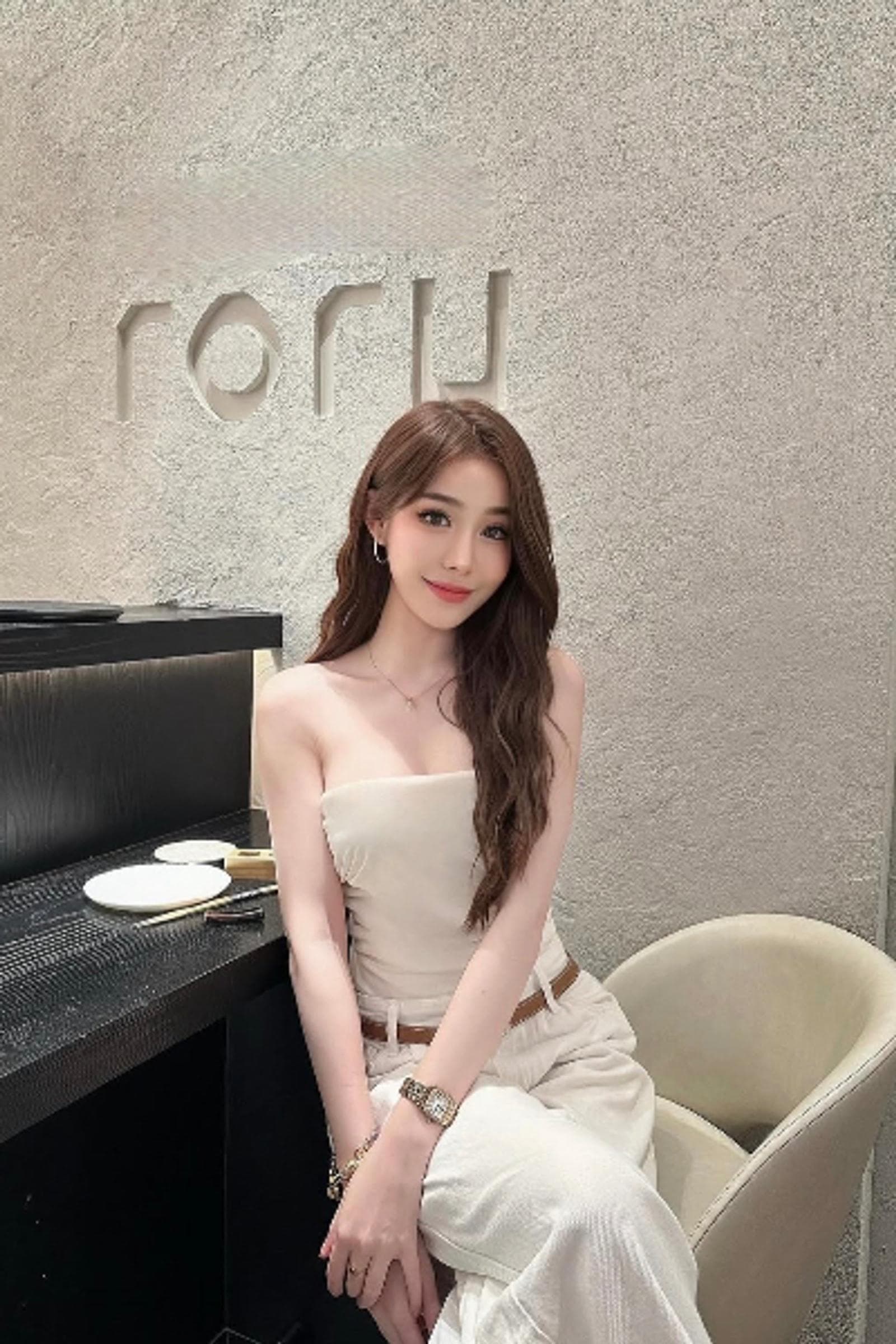 Soojin, 23, escort in Hong Kong — brown hair, 162 cm (photo 1 of 7)