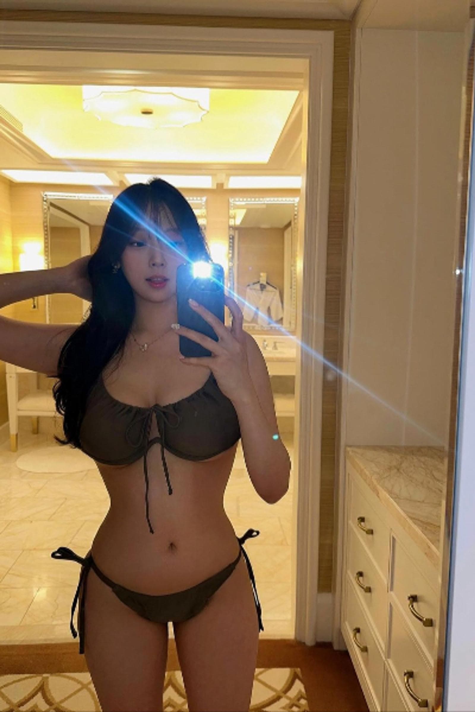 Hikari, 24, escort in Hong Kong — 169 cm, brown hair (photo 6 of 8)