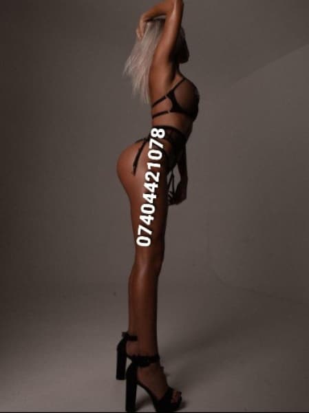 Friederike, 27, escort in Dubai — Italian (photo 1 of 5)