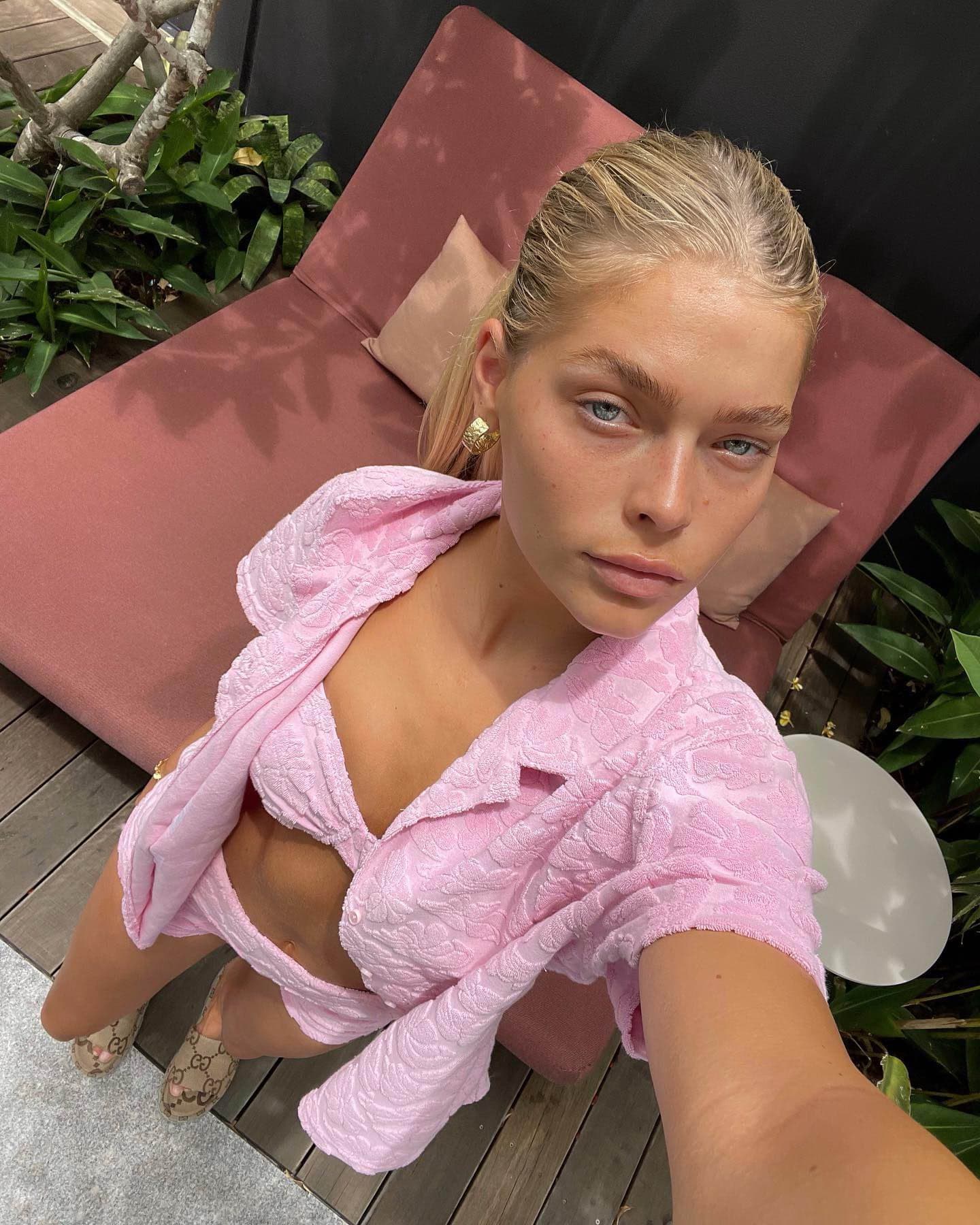 Natasha, 23, escort in Moscow — blonde hair, 179 cm (photo 3 of 10)