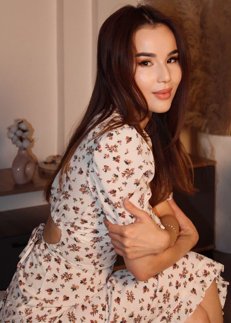 Shahnoza, 25, escort in Almaty — brown hair, Kazakh (photo 4 of 9)