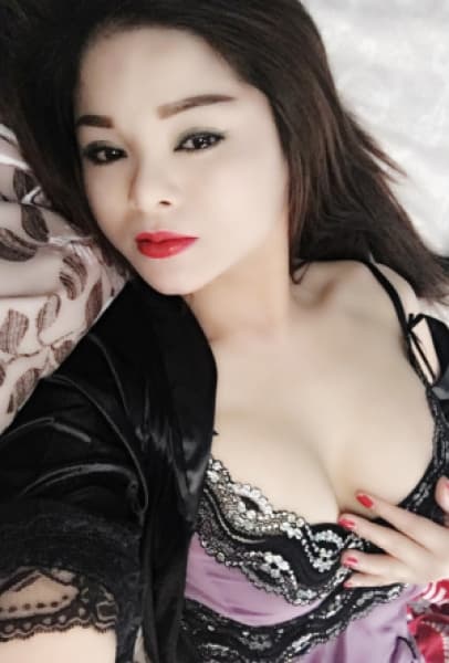 Vina, 31, escort in Dubai — Thai, blonde hair (photo 4 of 4)