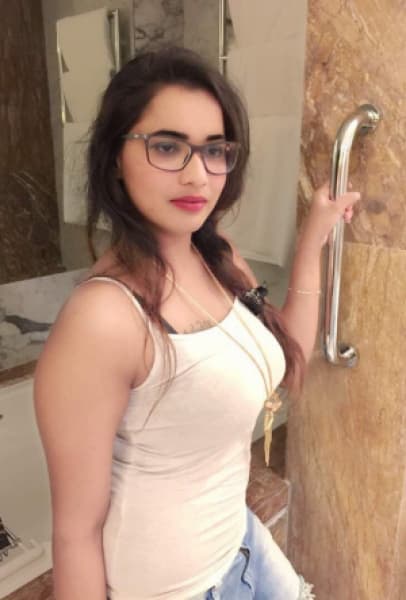 Marine, 27, escort in Dubai — brown hair (photo 1 of 4)