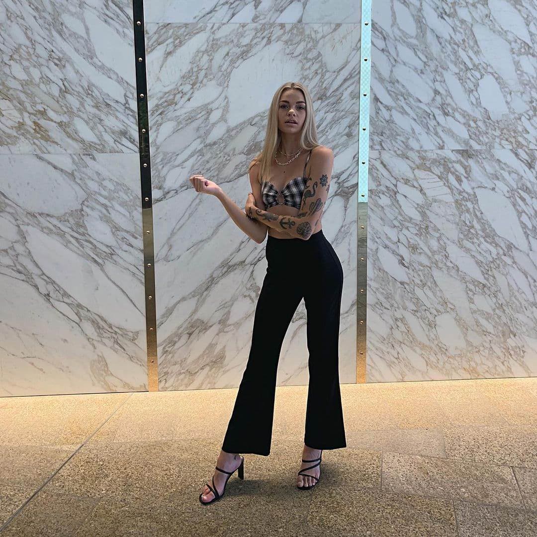 Adriana, 19, escort in Moscow — 176 cm, blonde hair (photo 2 of 10)