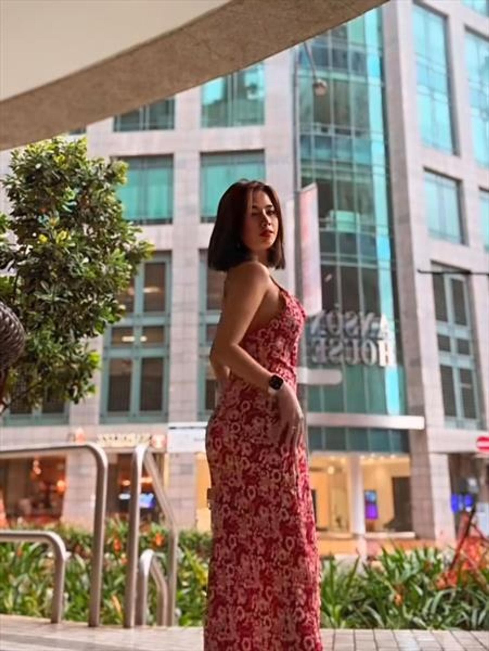 Yujin, 22, escort in Hong Kong — 162 cm, black hair (photo 4 of 5)