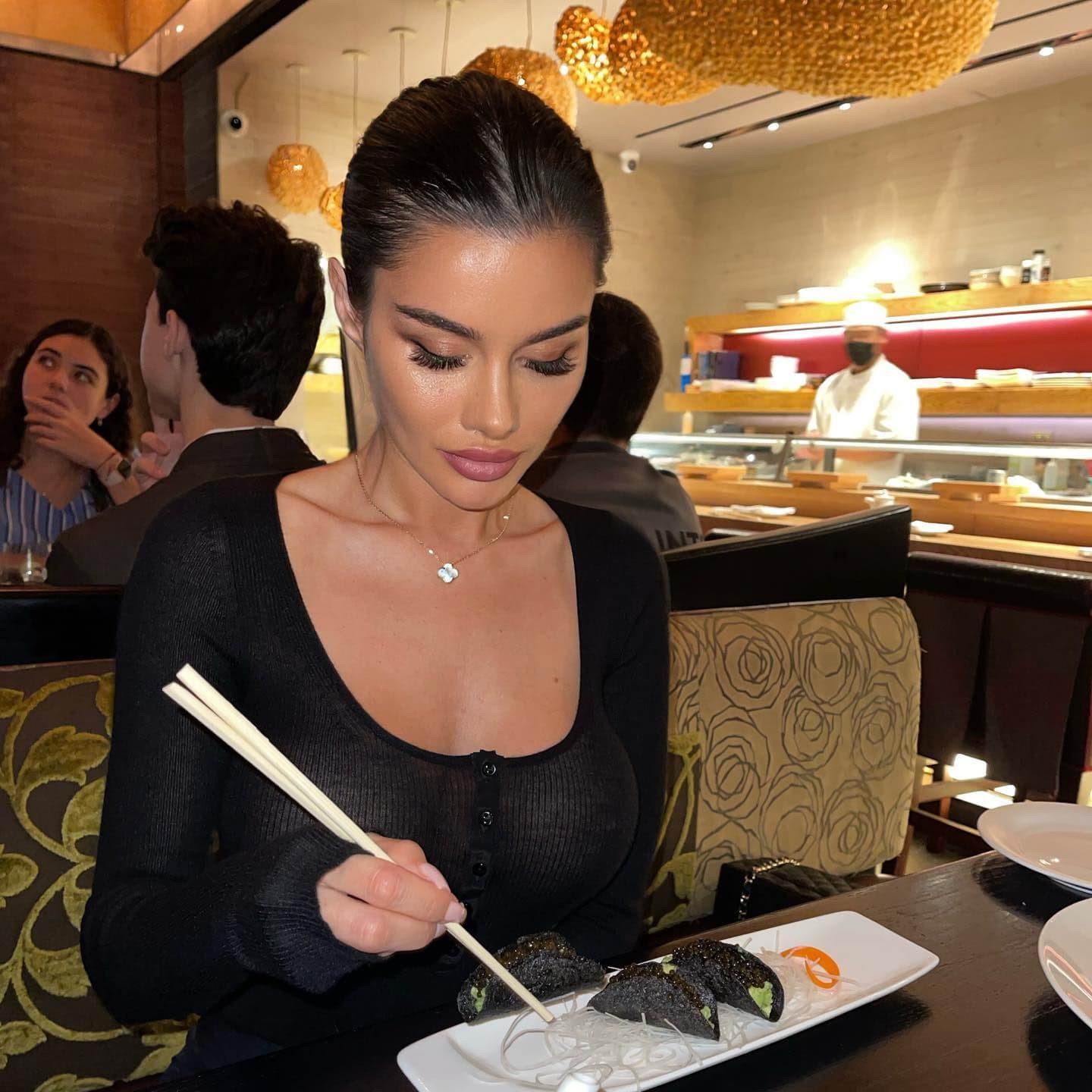 Ariana, 24, escort in Moscow — 174 cm (photo 2 of 10)