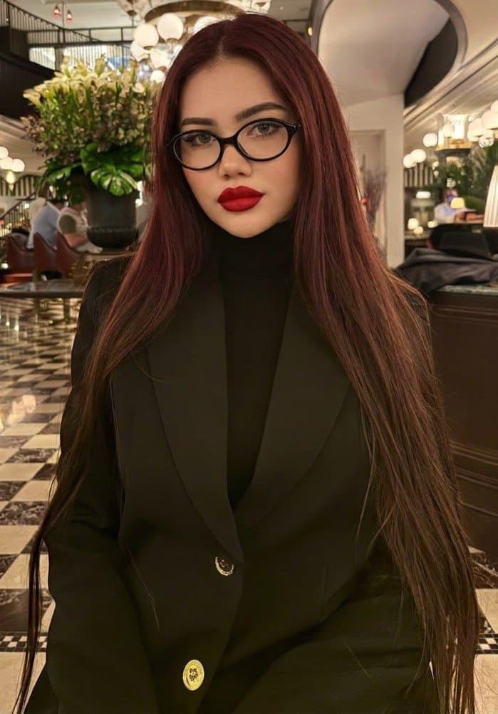 Asel, 22, escort in Almaty — brown hair, Kazakh (photo 10 of 13)