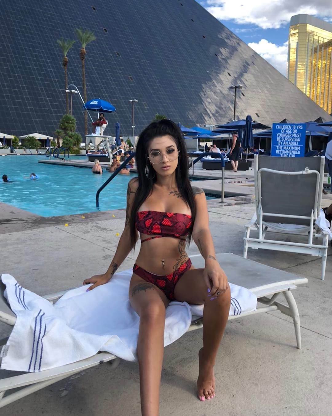 Mirabella, 22, escort in Moscow — 170 cm, black hair (photo 6 of 10)