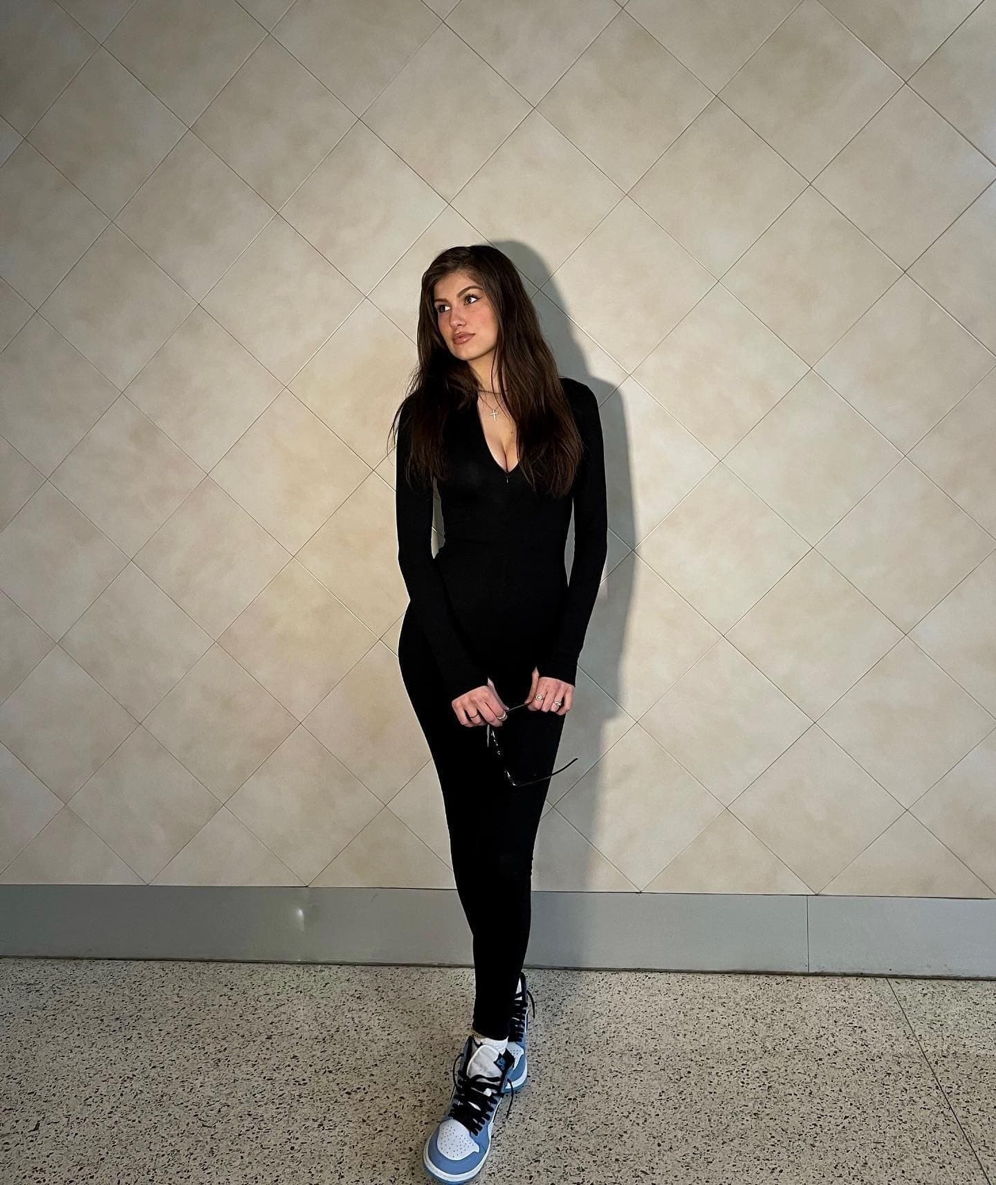 Elowen, 19, escort in Moscow — brown hair, 174 cm (photo 7 of 10)