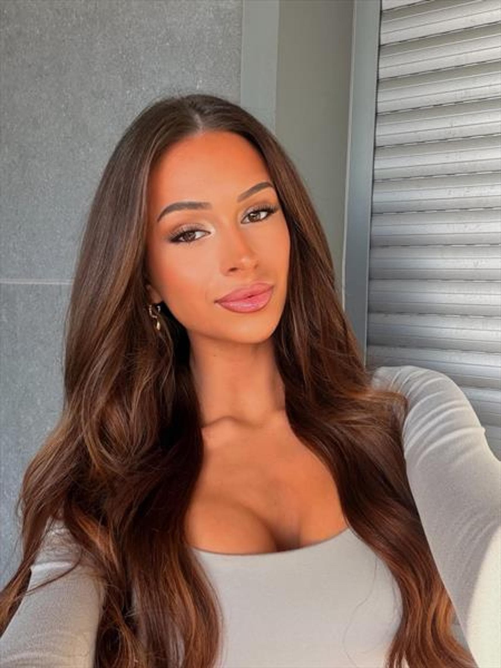 Irene, 24, escort in Hong Kong — brown hair, 169 cm (photo 5 of 5)
