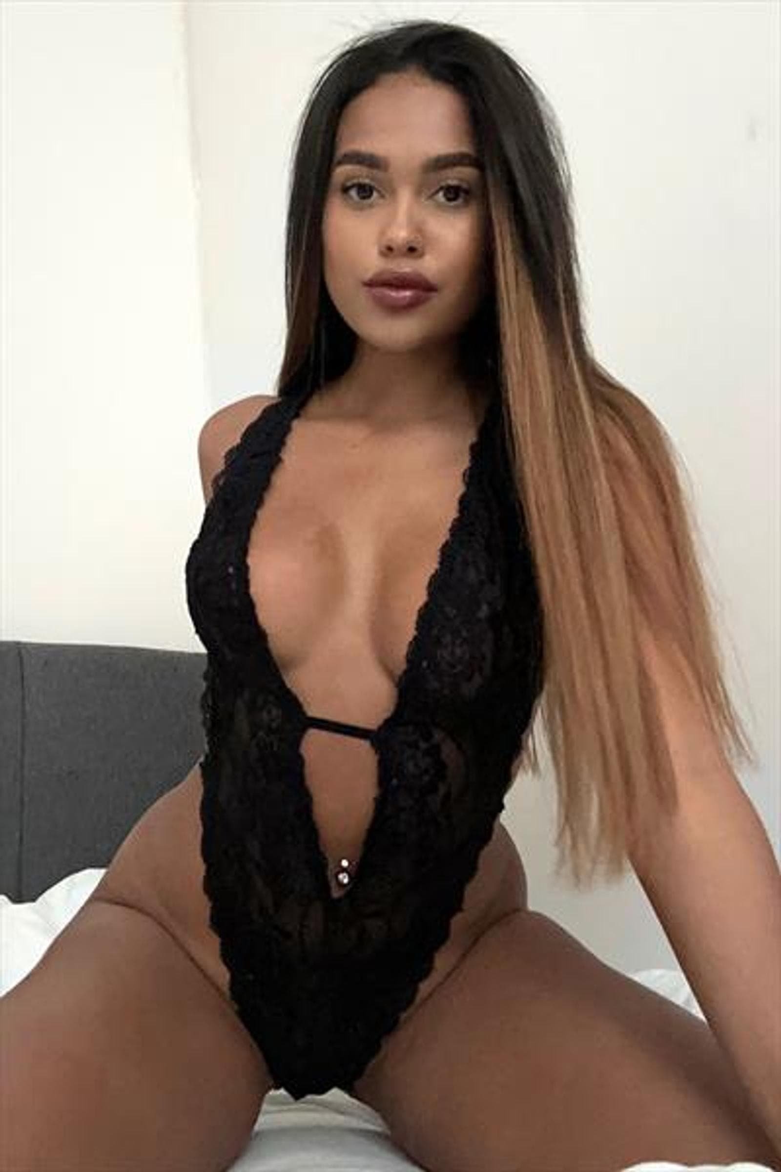 Andie, 24, escort in Hong Kong — black hair, 159 cm (photo 5 of 5)