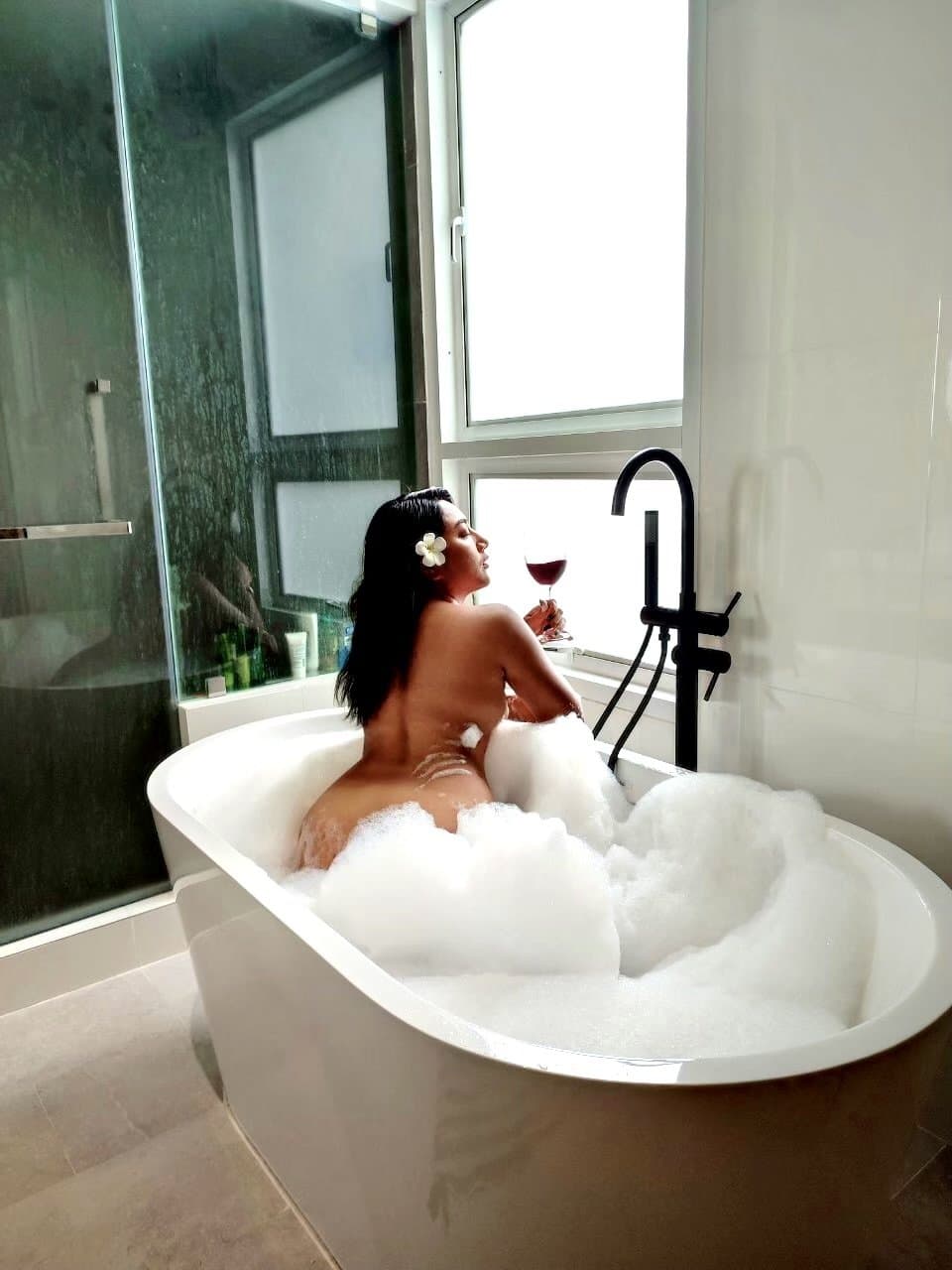 Kieu, 33, escort in Bangkok — Thai (photo 1 of 5)