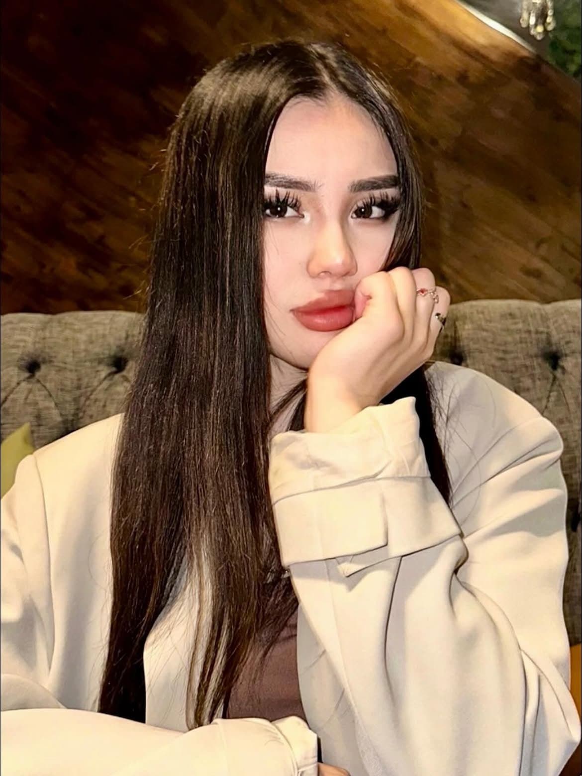 Leyla, 20, escort in Almaty — black hair, 170 cm (photo 1 of 9)