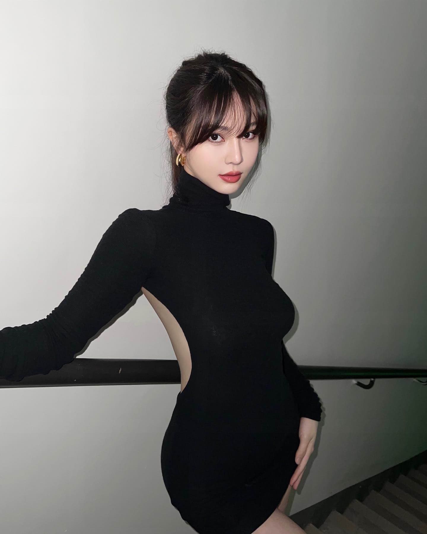 Sloan, 23, escort in Moscow — 172 cm, black hair (photo 4 of 10)