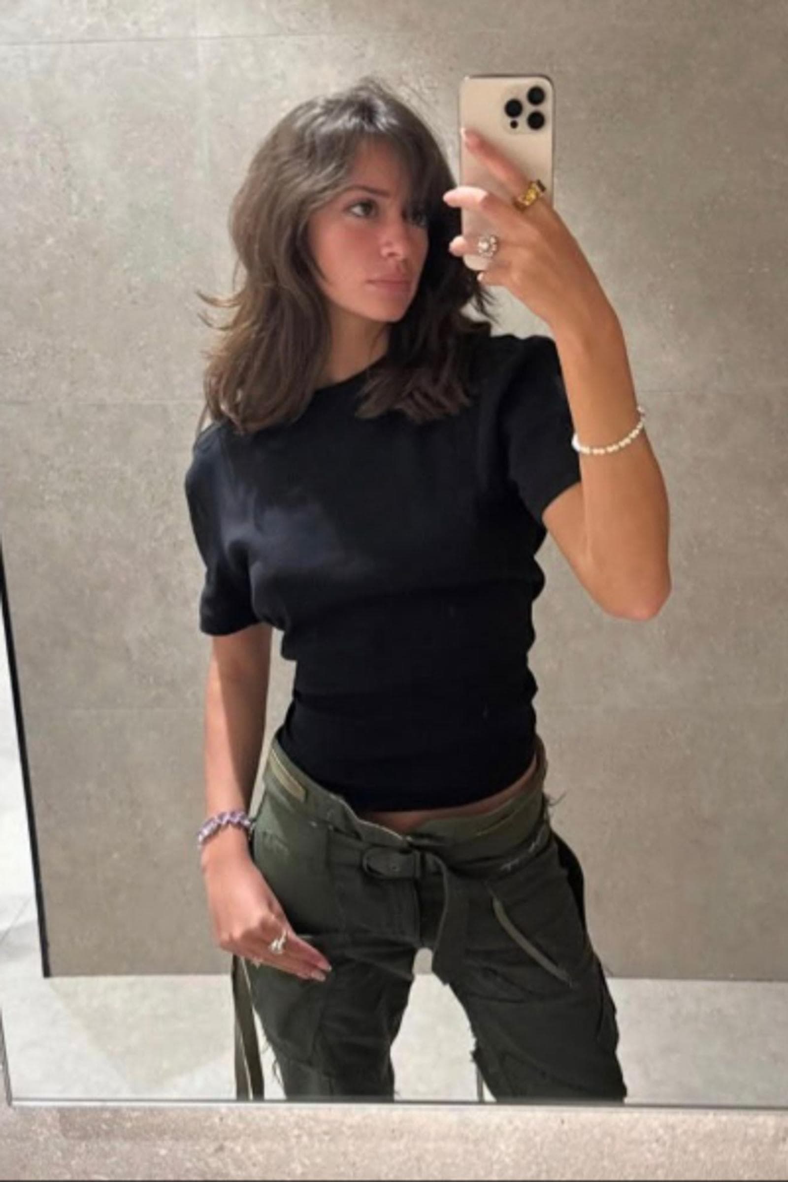 Ella, 22, escort in Hong Kong — brown hair, 167 cm (photo 1 of 6)
