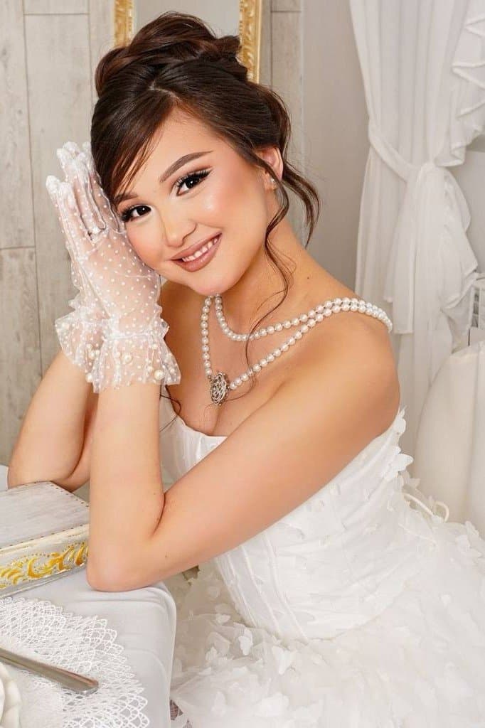 Sitora, 24, escort in Astana — Kazakh, 167 cm (photo 2 of 8)