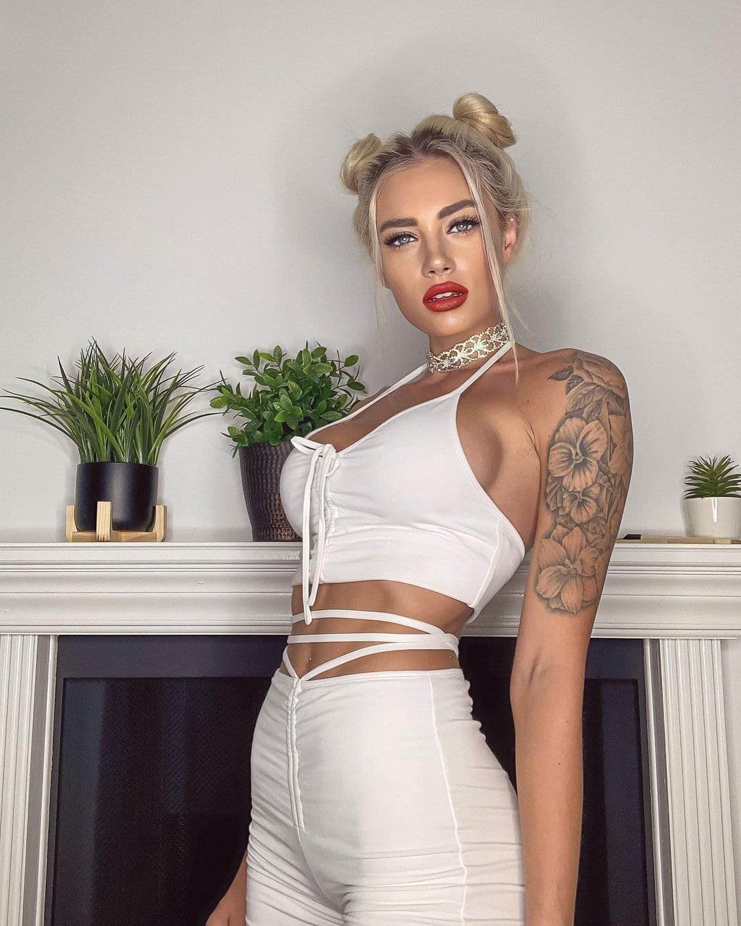 Milada, 19, escort in Moscow — blonde hair, 176 cm (photo 3 of 10)