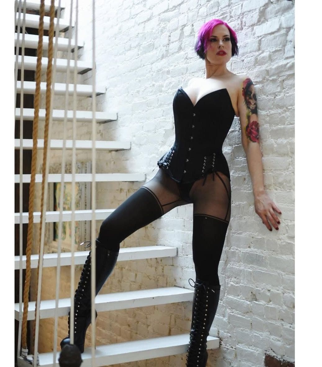 Nadege, 29, escort in Bangkok — red hair, 172 cm (photo 7 of 8)