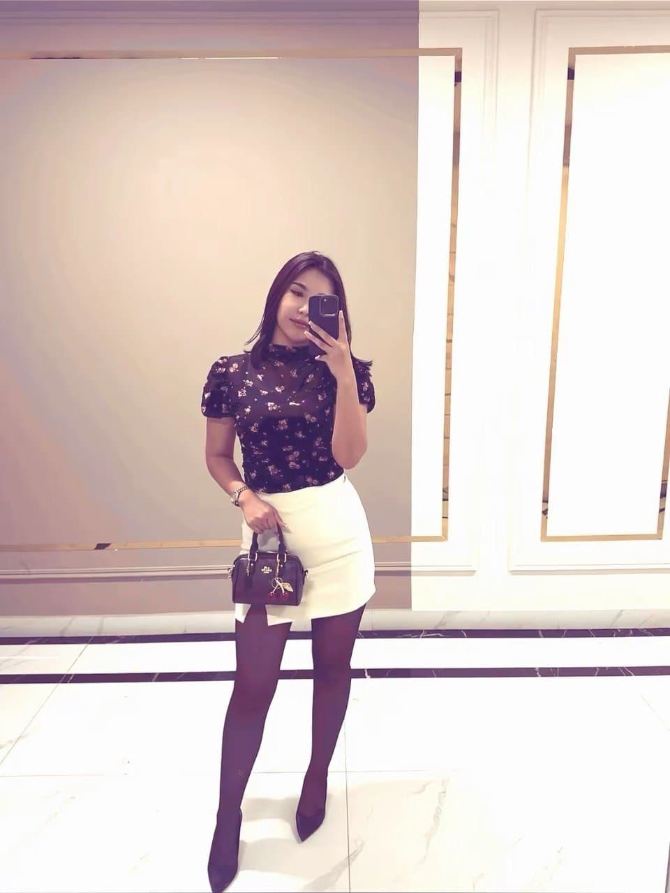 Indira, 21, escort in Almaty — brown hair, 167 cm (photo 1 of 7)