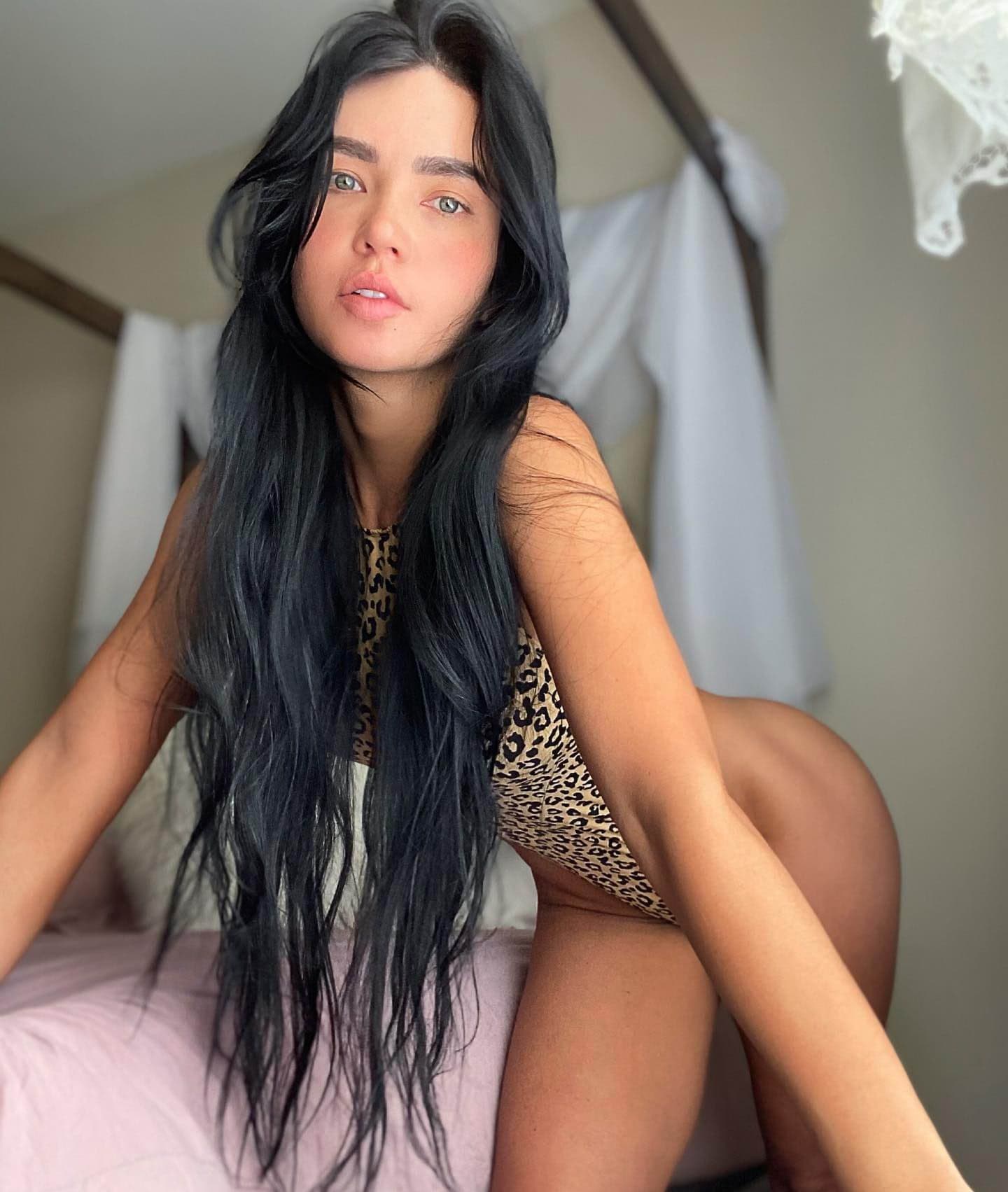 Marusya, 23, escort in Moscow — 179 cm, black hair (photo 2 of 10)
