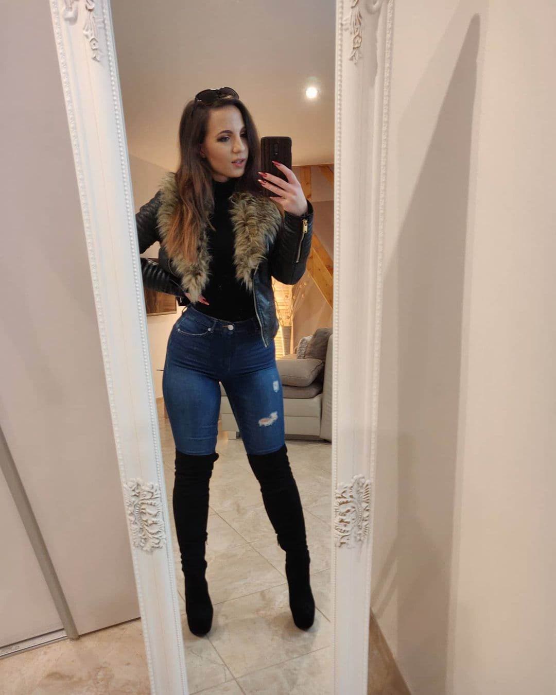 Melania, 20, escort in Moscow — 173 cm, brown hair (photo 2 of 10)