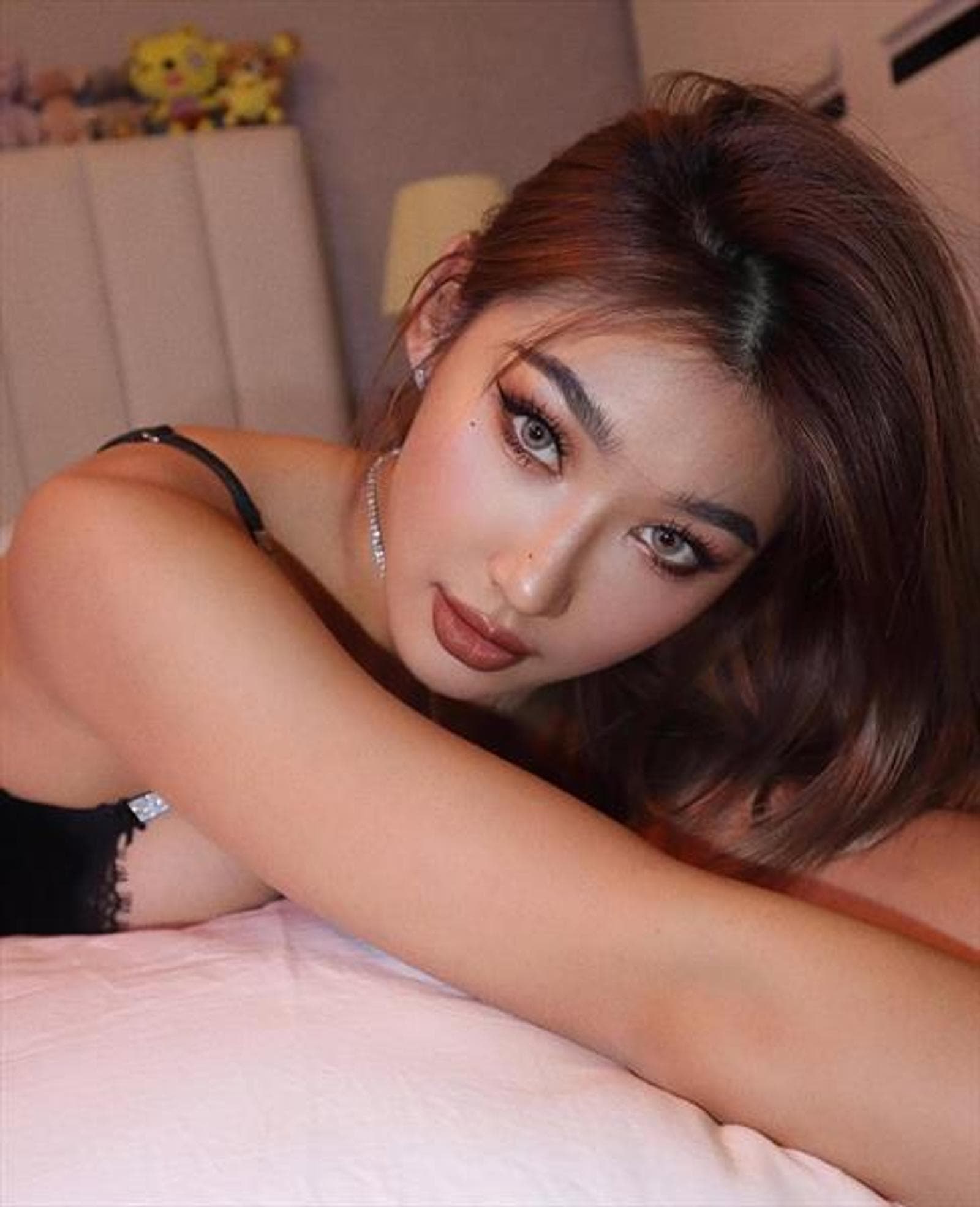 Yumeko, 25, escort in Hong Kong — black hair, 167 cm (photo 3 of 5)