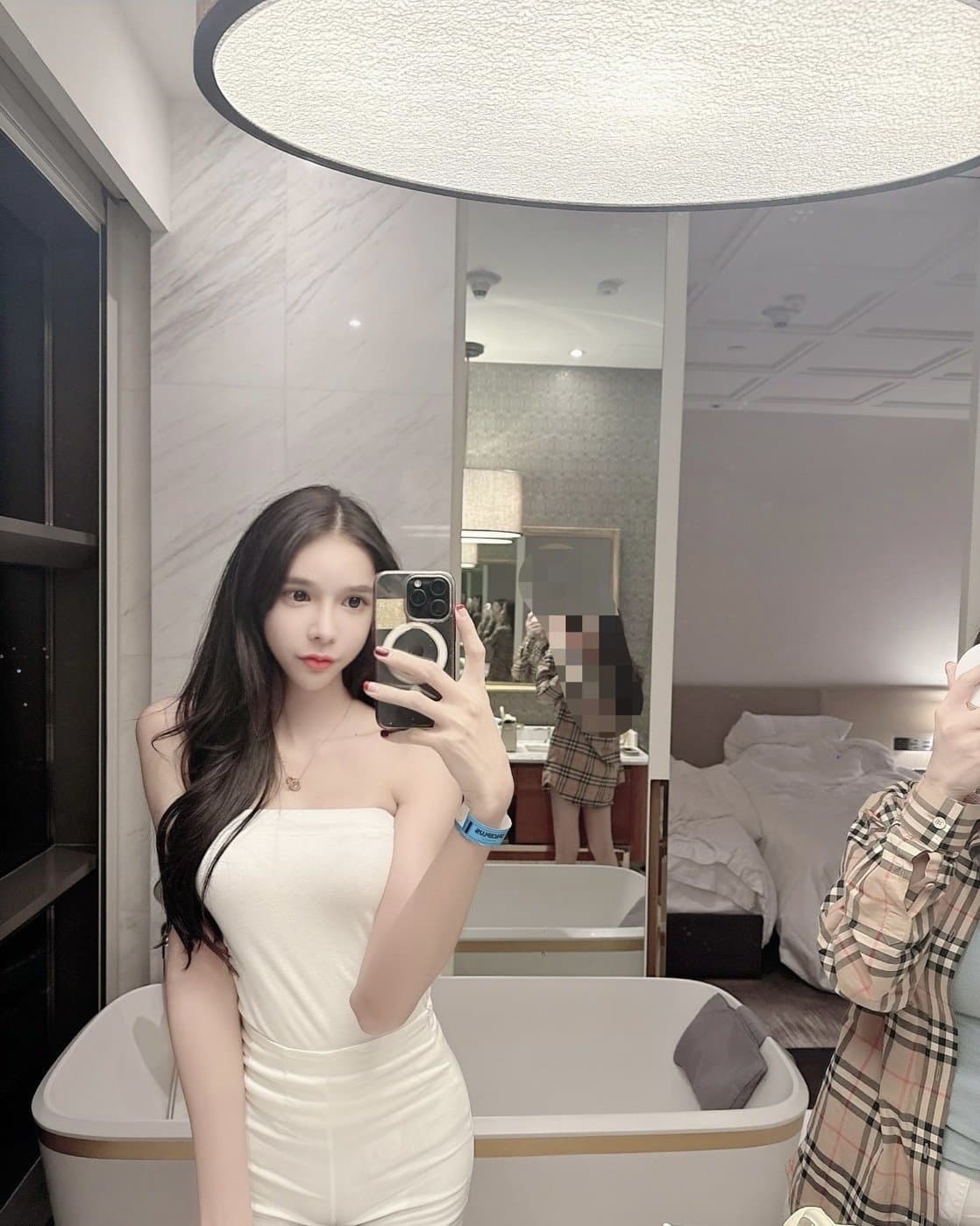 Amor, 25, escort in Bangkok — Vietnamese (photo 2 of 5)