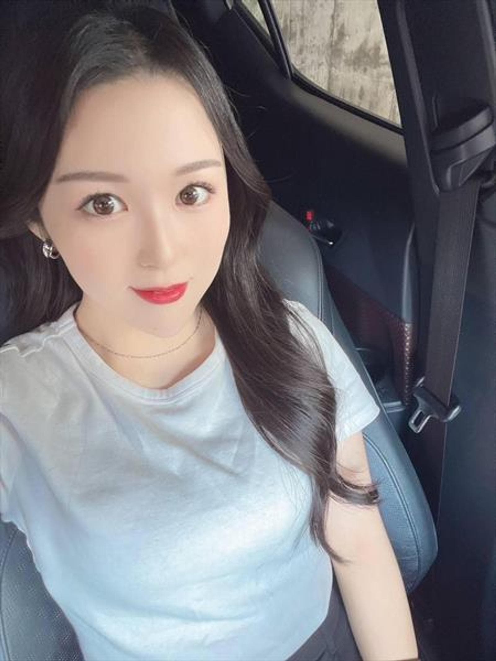 Romy, 22, escort in Hong Kong — brown hair, 162 cm (photo 3 of 4)