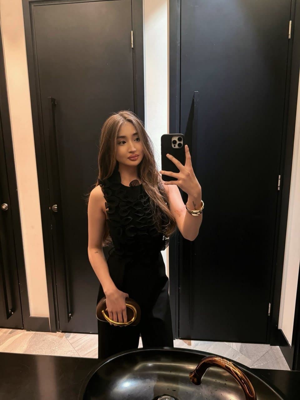 Aliya, 20, escort in Astana — brown hair, Kazakh (photo 4 of 9)