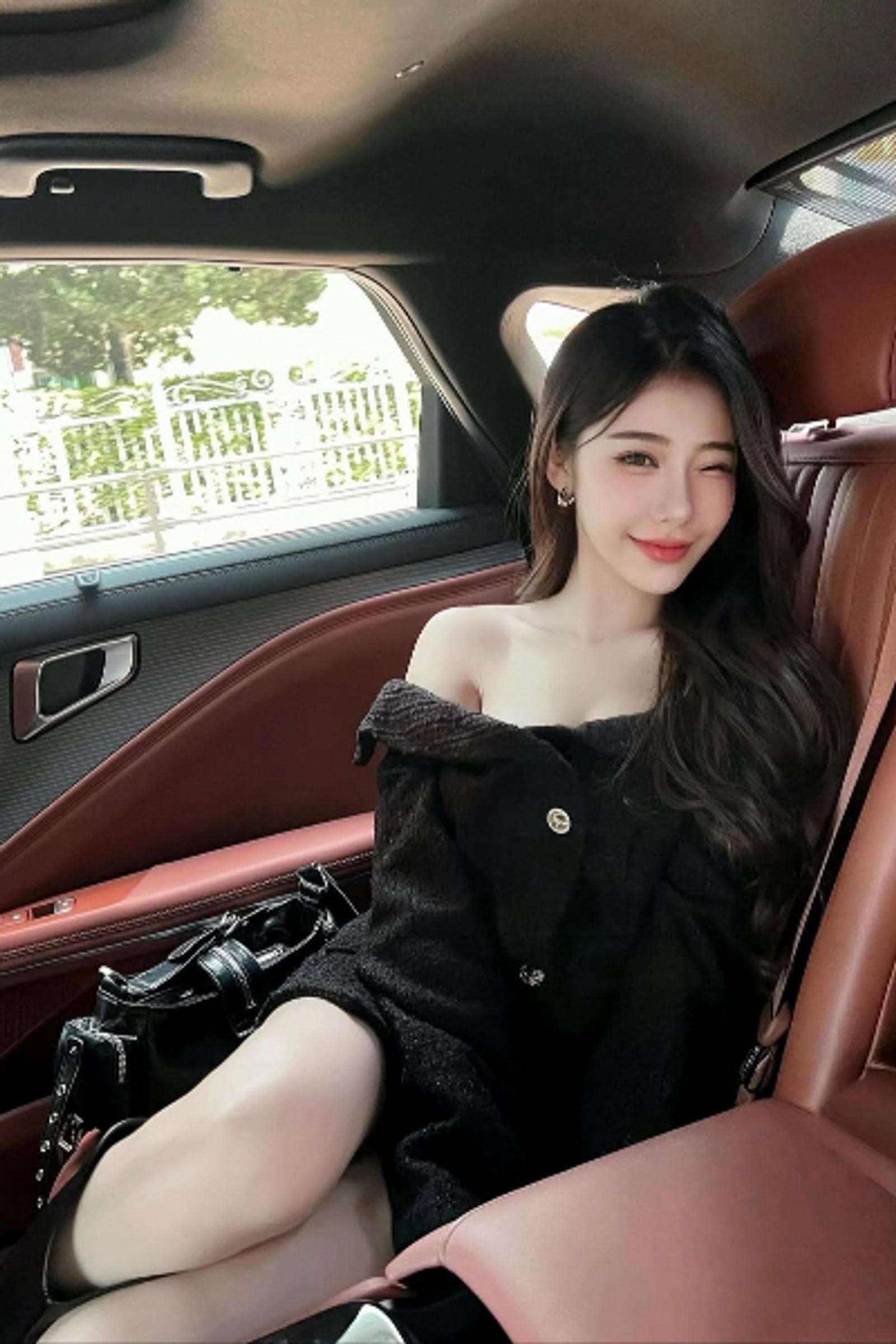 Soojin, 23, escort in Hong Kong — 162 cm, brown hair (photo 4 of 7)