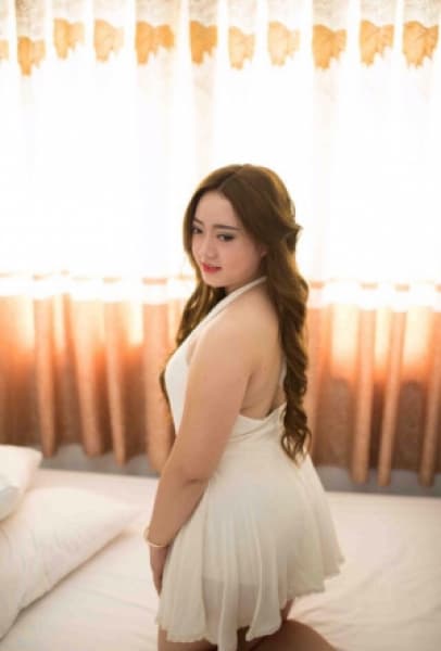 Joanna, 31, escort in Dubai — Vietnamese (photo 2 of 5)