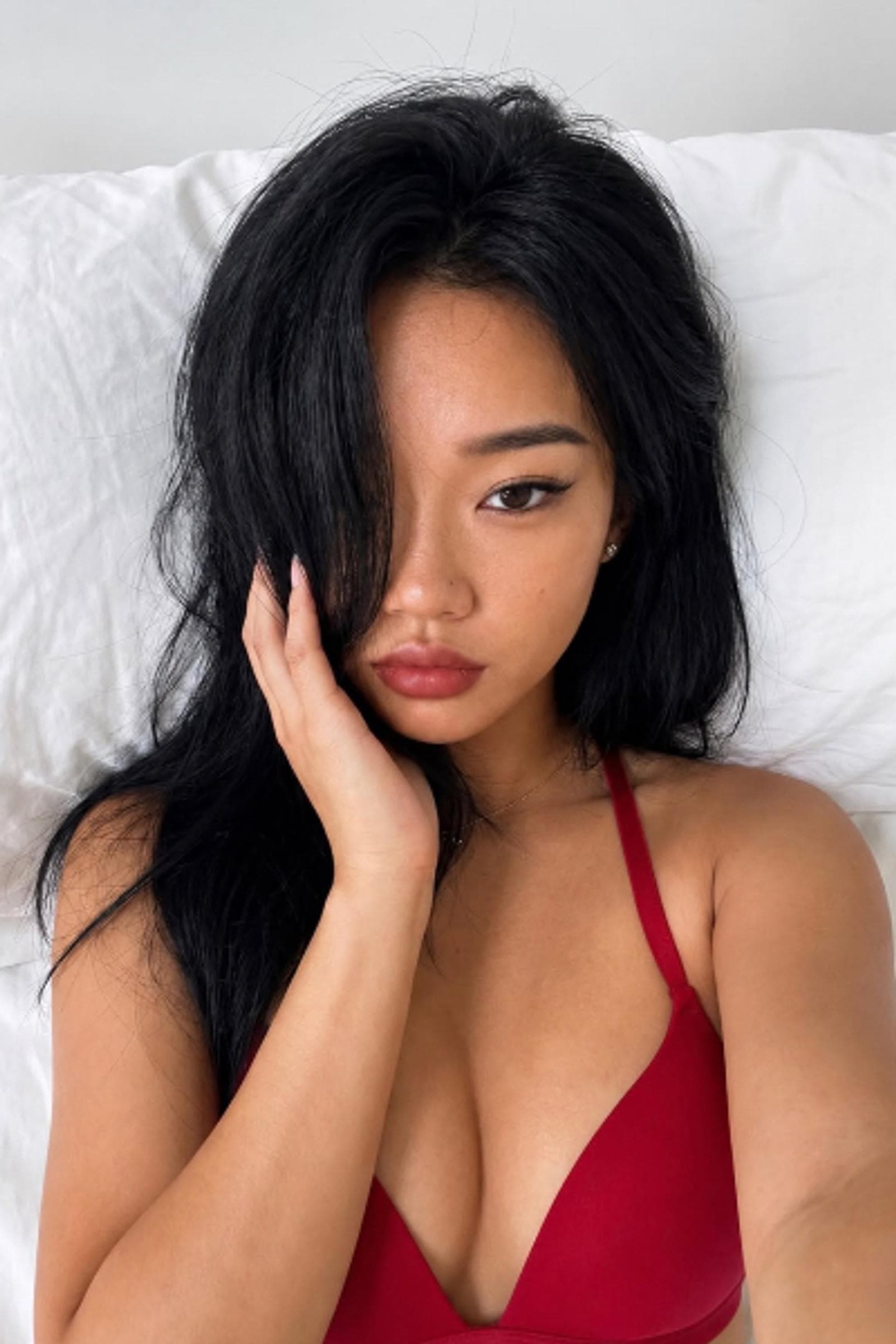 Hina, 22, escort in Hong Kong — black hair, 162 cm (photo 7 of 7)