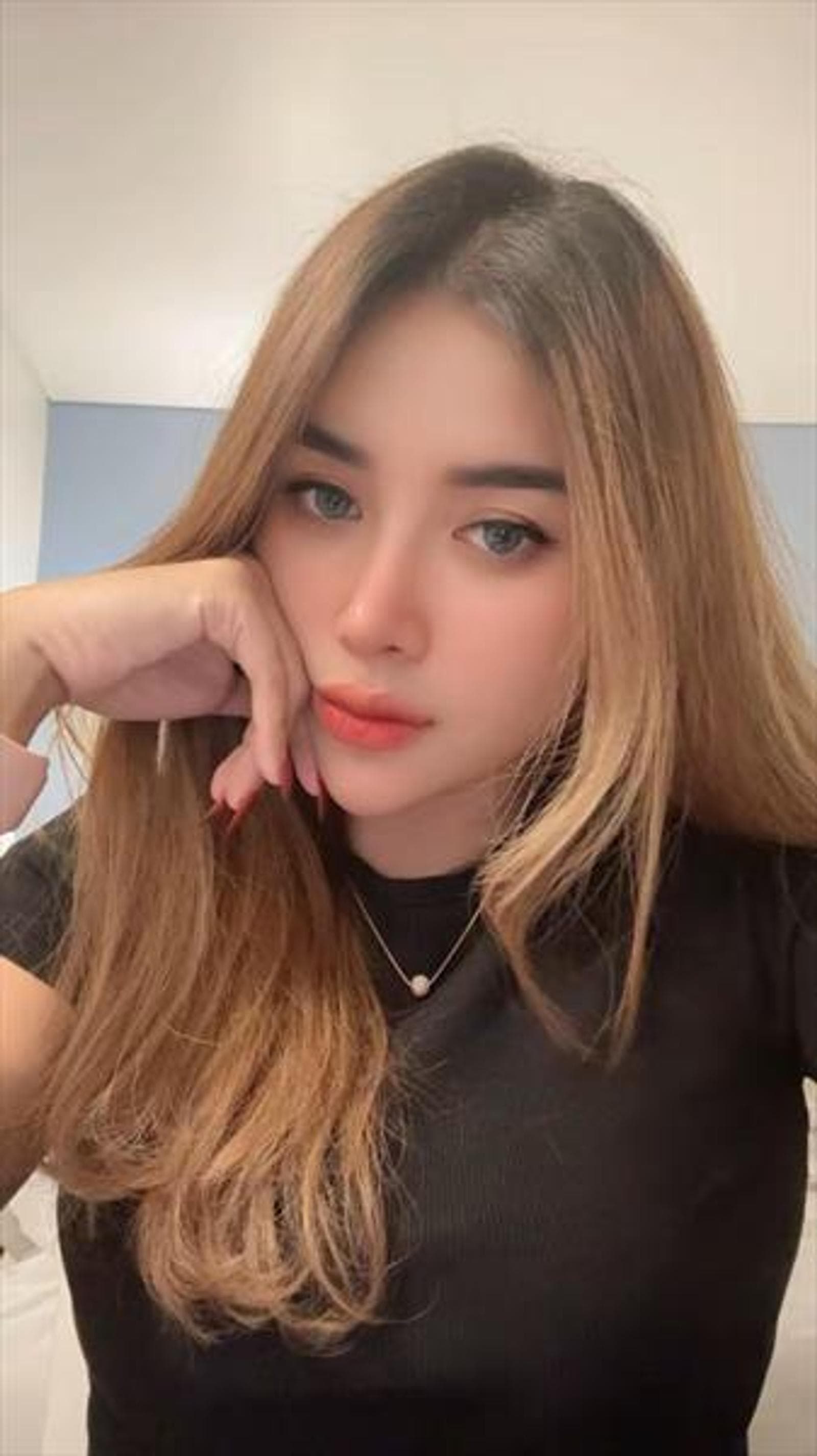 Madoka, 25, escort in Hong Kong — 164 cm, black hair (photo 4 of 5)