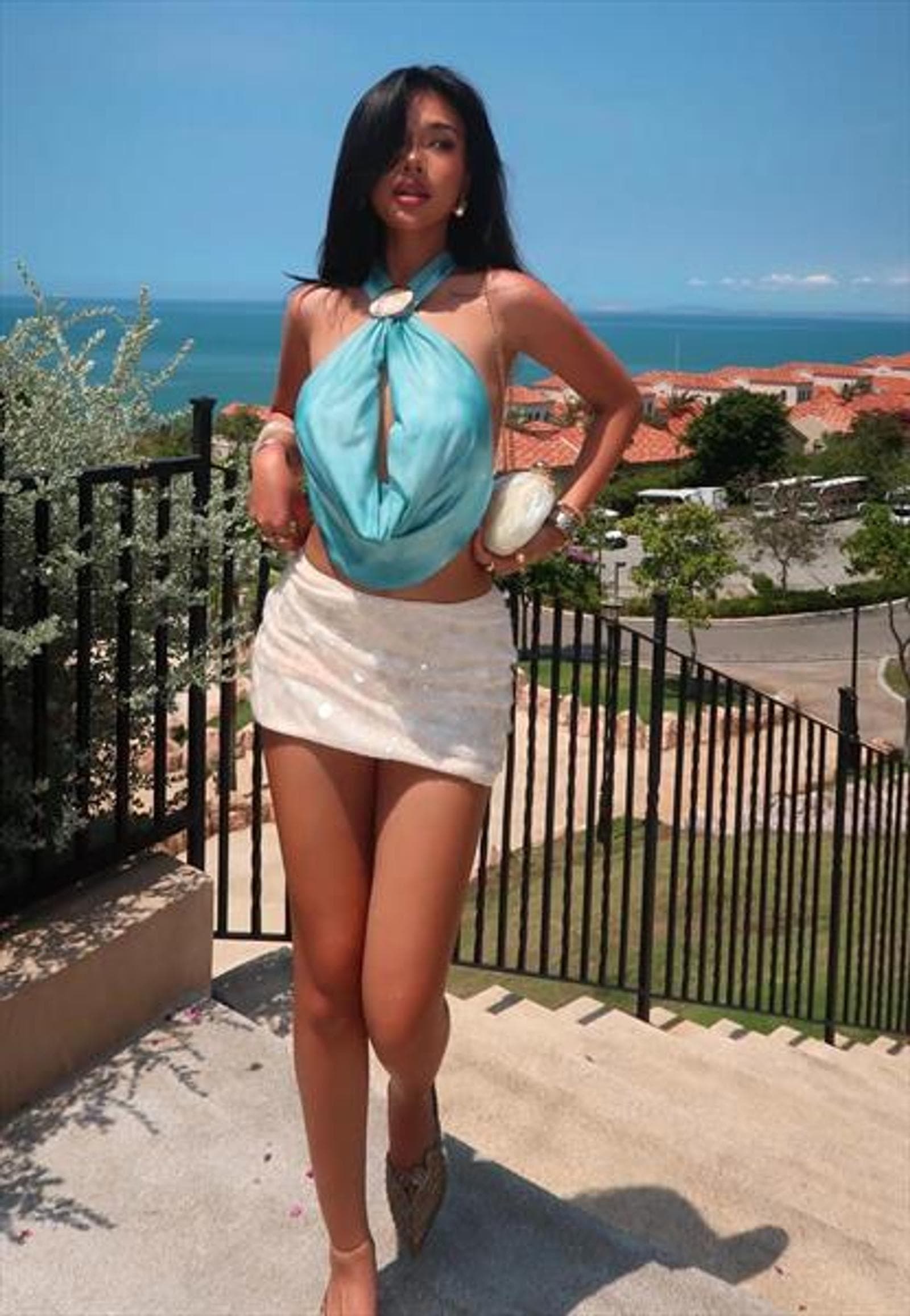 Jiahui, 25, escort in Hong Kong — brown hair, 162 cm (photo 3 of 5)