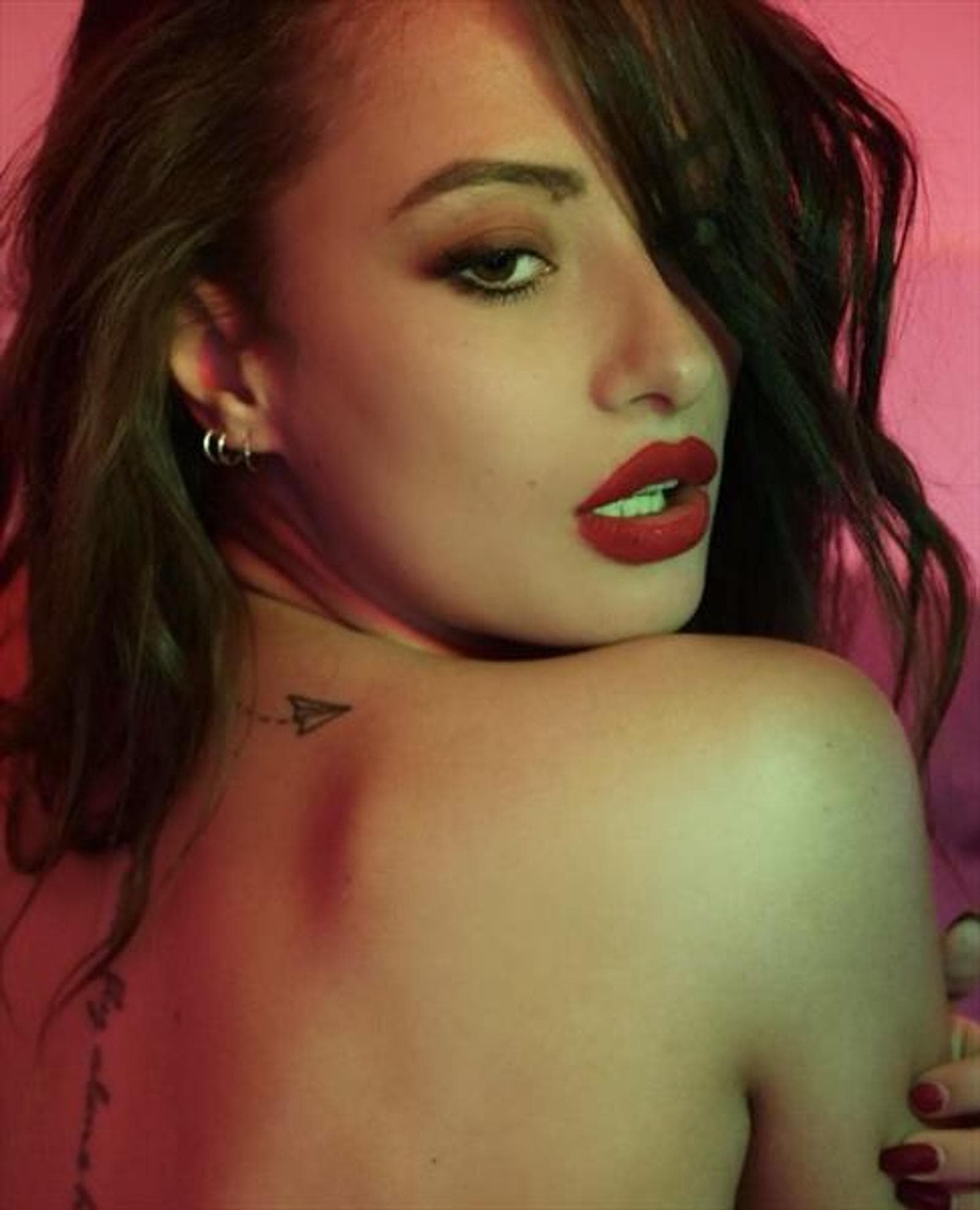 Cristiana, 26, escort in Hong Kong — 159 cm, brown hair (photo 6 of 7)