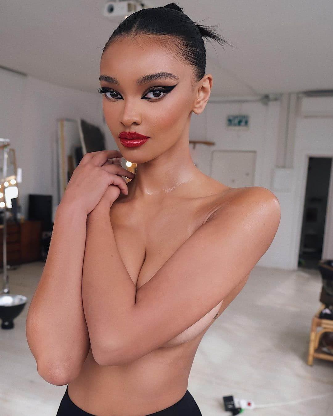 Evdokiya, 22, escort in Moscow — black hair, 182 cm (photo 5 of 10)