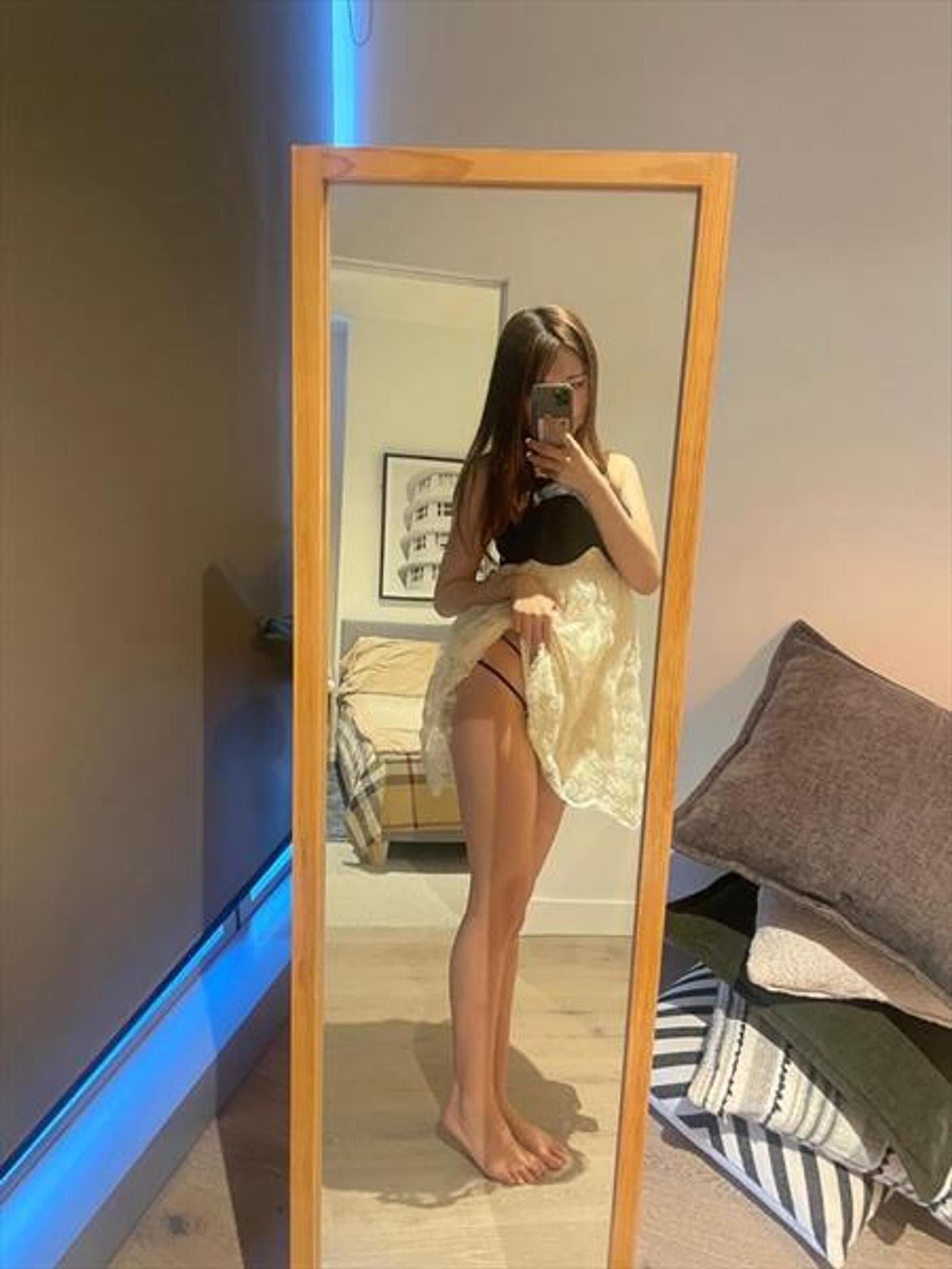 Dahye, 24, escort in Hong Kong — 162 cm, brown hair (photo 2 of 4)