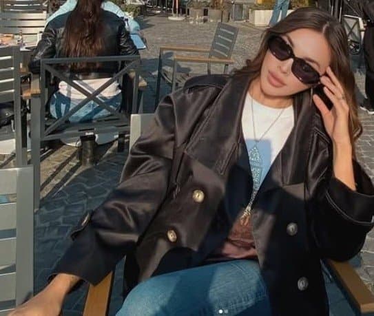 Saltanat, 26, escort in Almaty — brown hair, Kazakh (photo 1 of 7)